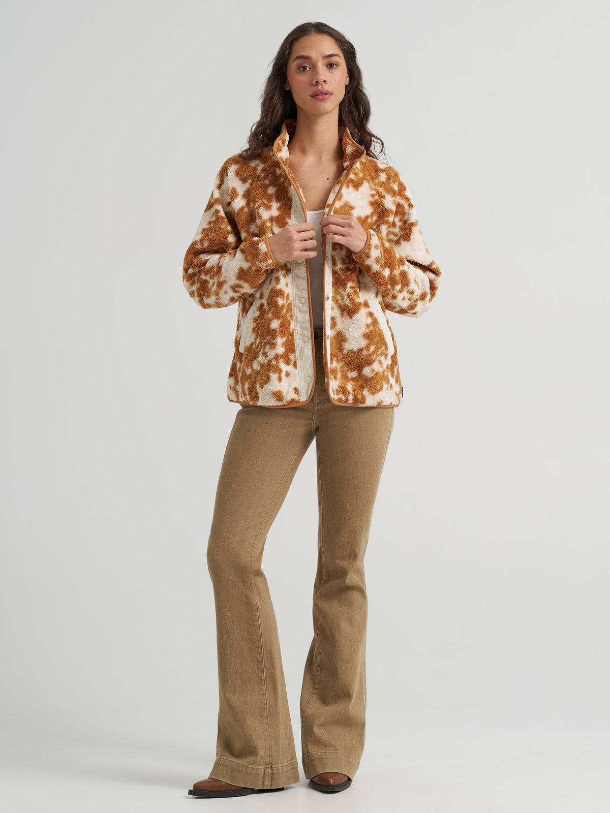 The Women's Wrangler Big Sky Hay Away Sherpa in Bambi