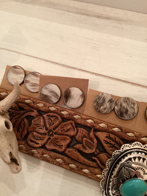 Buttonbelle Cowhide Stud Earring (Large)
