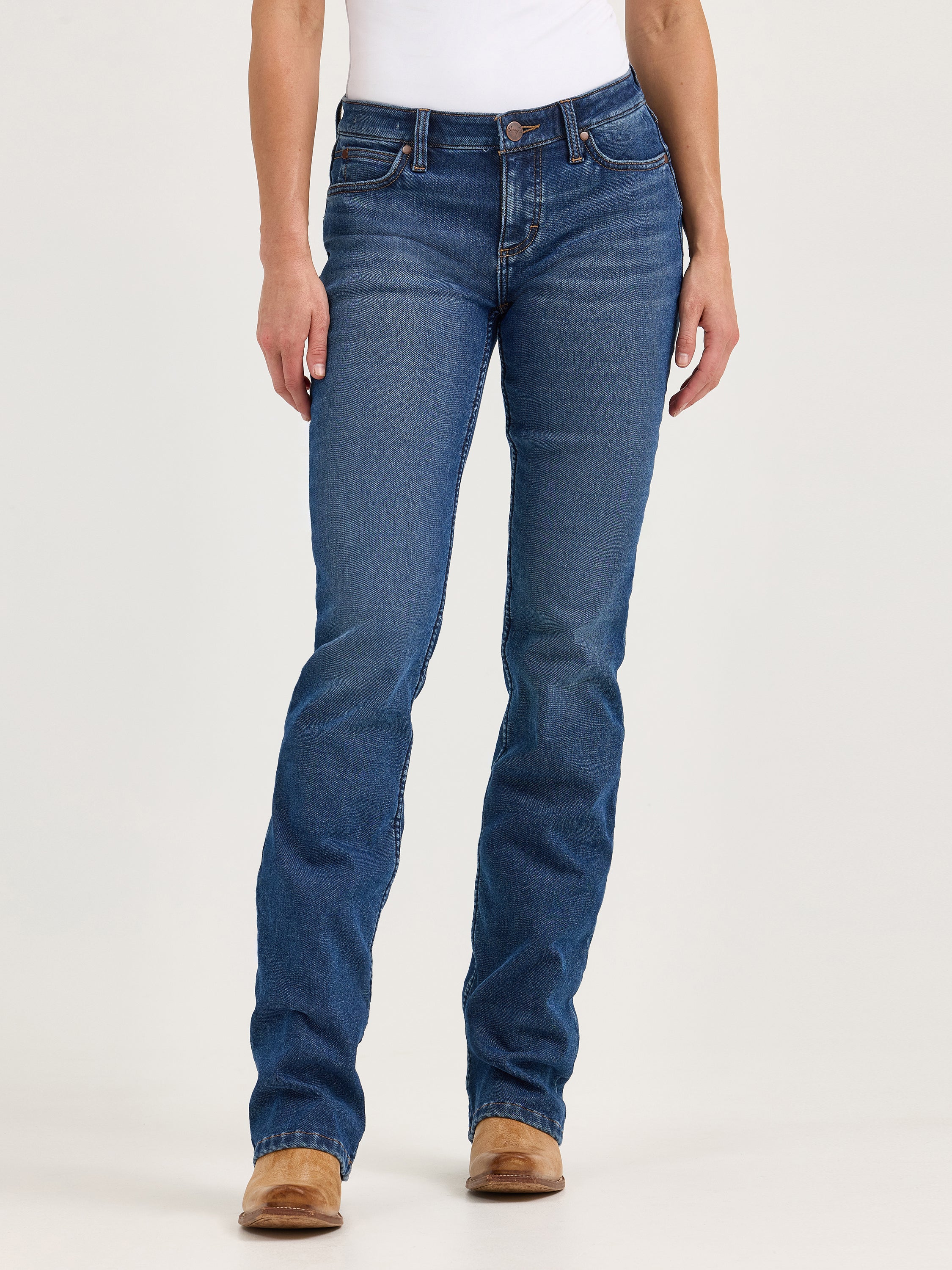 The Wynonna Mid Rise Retro Mae Bootcut lined Jeans by Wrangler