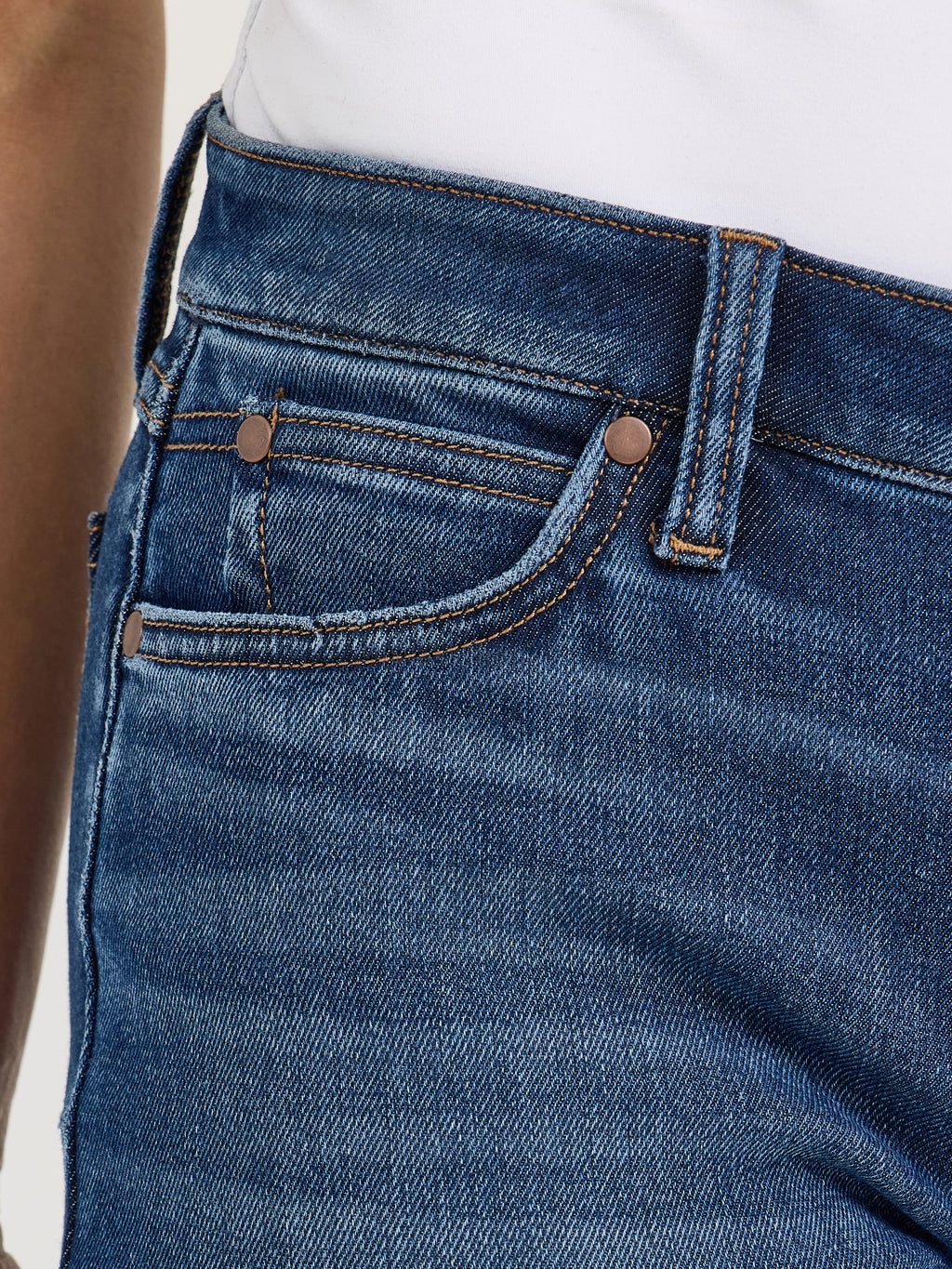 The Wynonna Mid Rise Retro Mae Bootcut lined Jeans by Wrangler