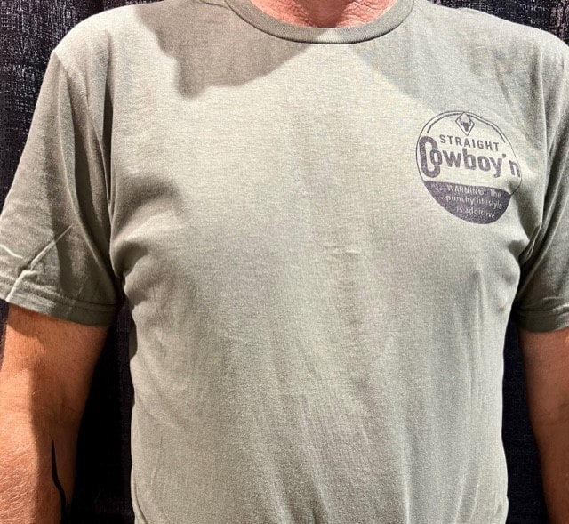Straight Cowboy'n Tee in Military Green