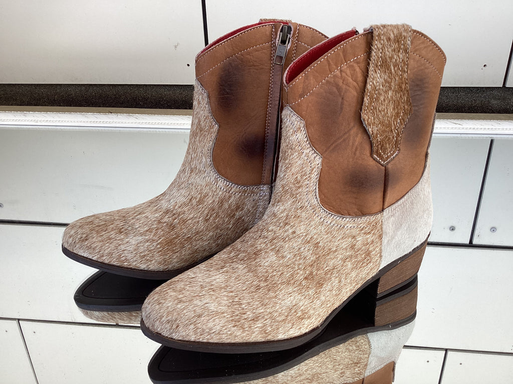 Johnny Boot Size 7 - Kenzie