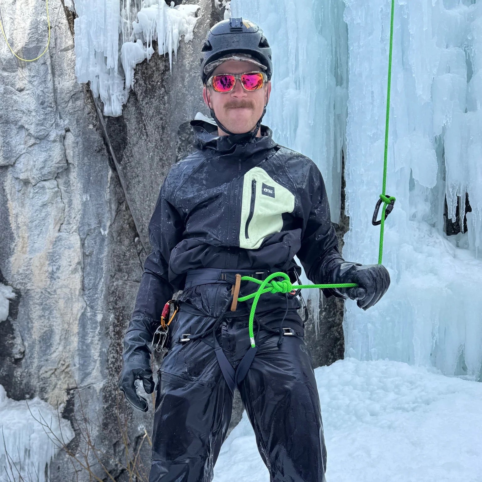 The Somox Actualbush in HDPV Polarized Red Sunglasses by Pit Viper