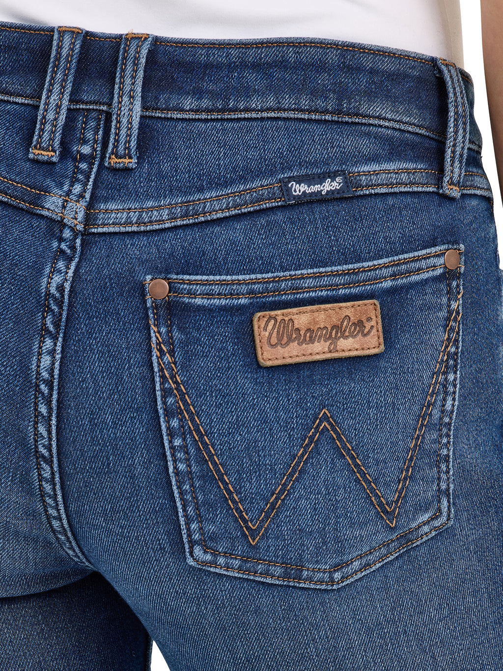 The Wynonna Mid Rise Retro Mae Bootcut lined Jeans by Wrangler