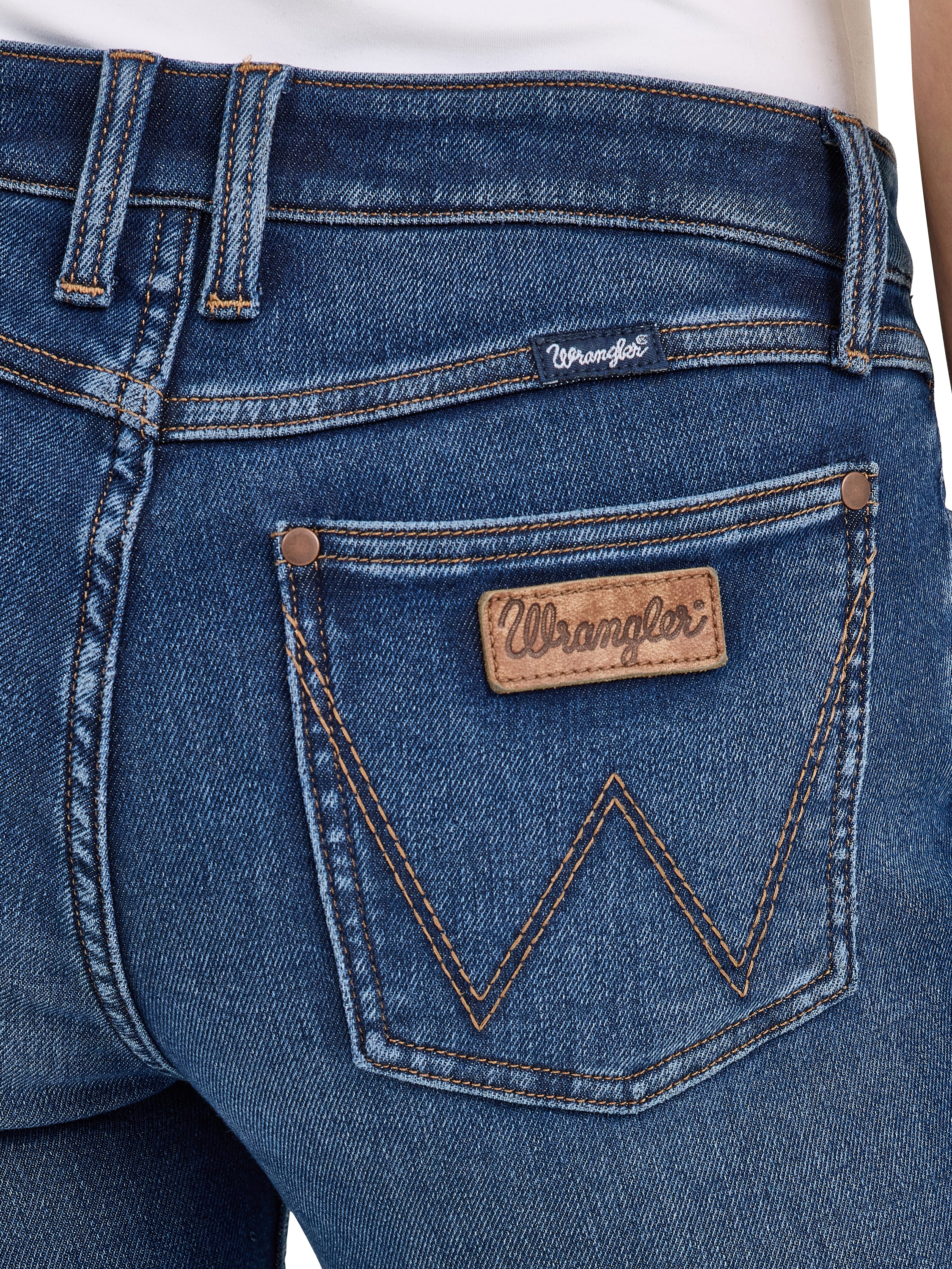 The Wynonna Mid Rise Retro Mae Bootcut lined Jeans by Wrangler