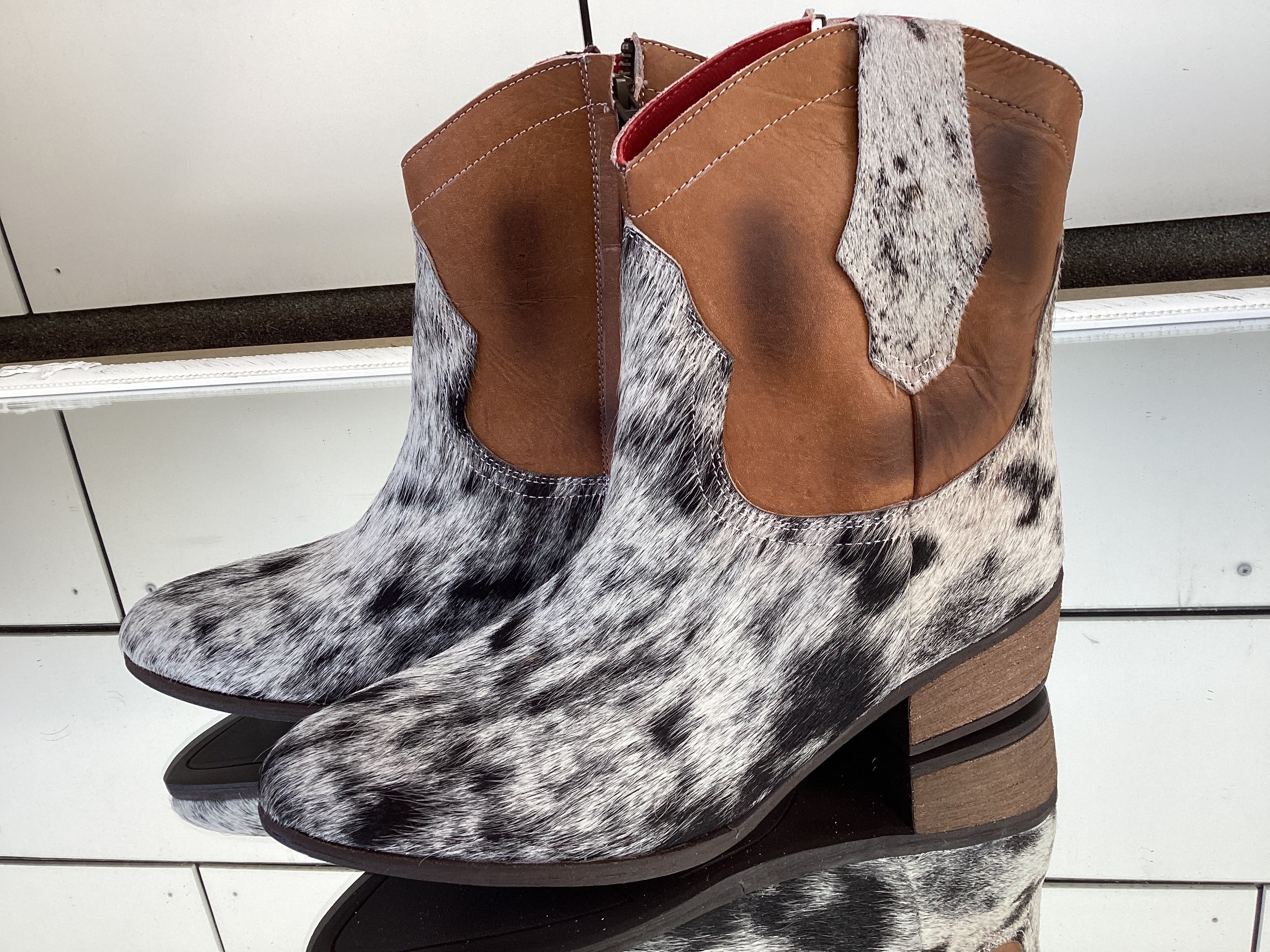 Johnny Boot Size 9.5 - Samantha