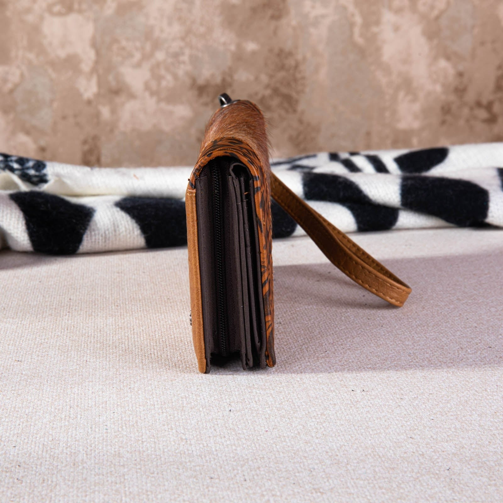 The High Brow Cat Wallet by Wrangler - Red Brindle