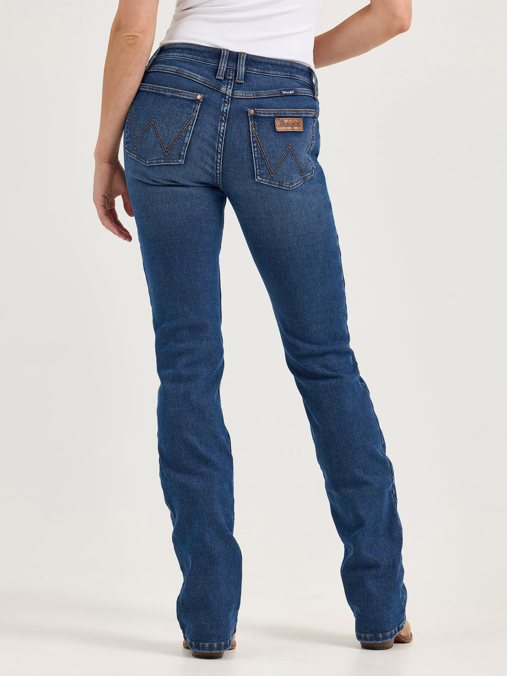 The Wynonna Mid Rise Retro Mae Bootcut lined Jeans by Wrangler