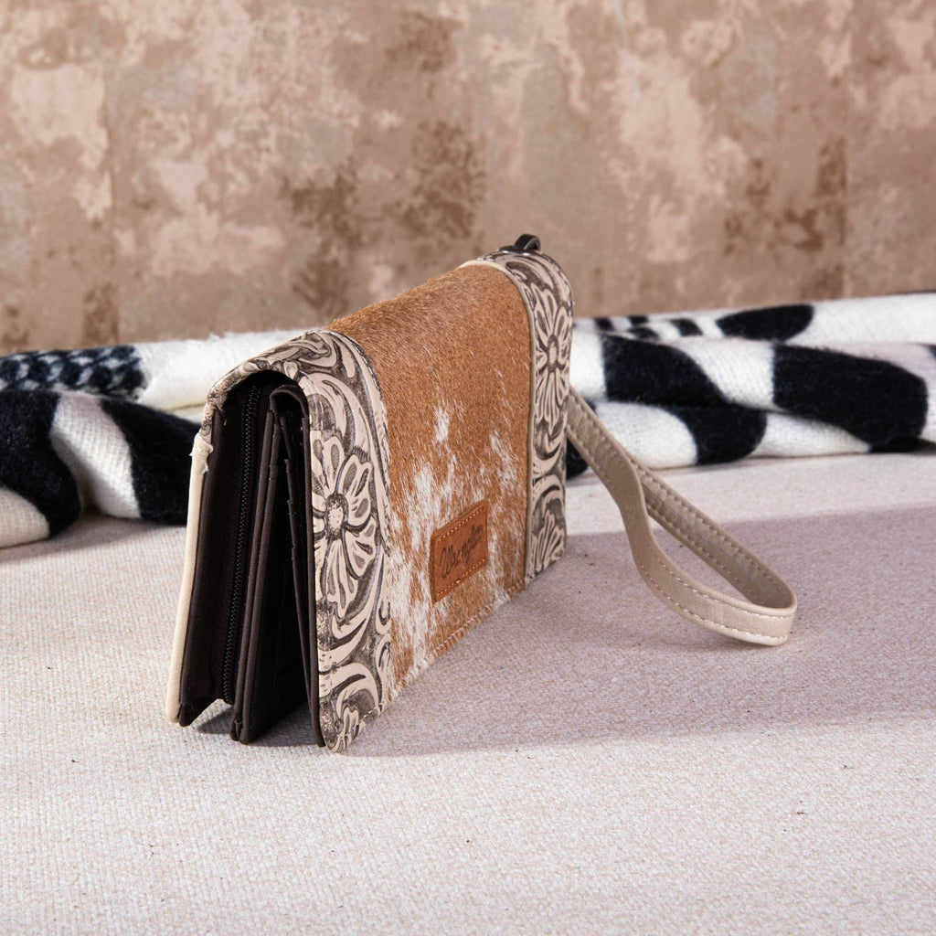The High Brow Cat Wallet by Wrangler - Cremello